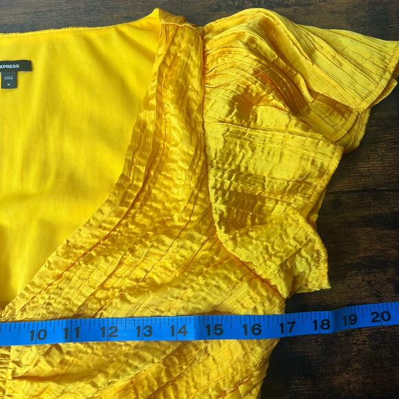 Express Satin V-Neck Flutter Sleeve Pleated Cutout Midi Dress Sz M Yellow Gold - Picture 9 of 11